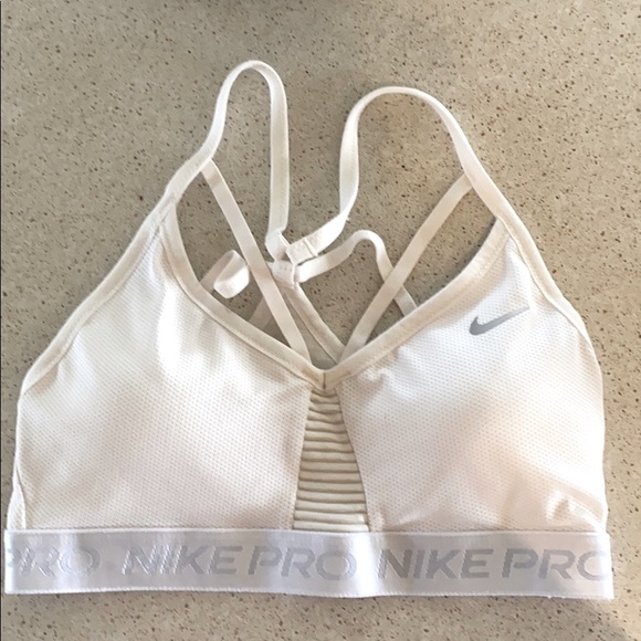 Nike Pro Aeroadapt sport bra - Picture 1 of 3